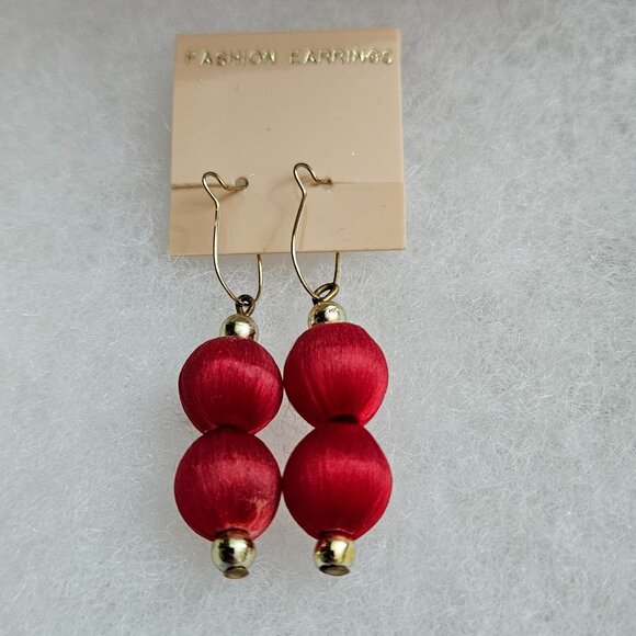 NWOT:  Red Satin drop earrings - Picture 1 of 1